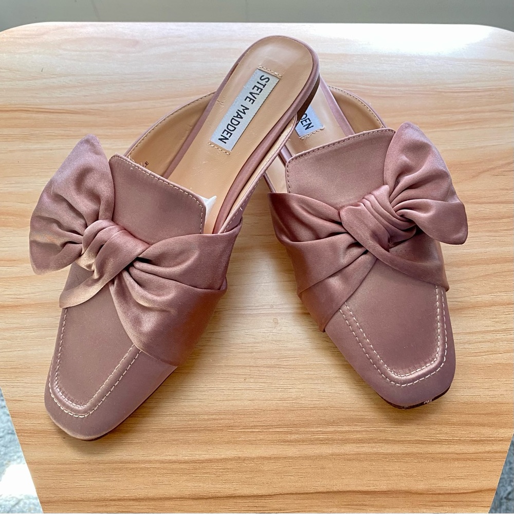 Steve Madden Satin Slip-On Flats Mules with gorgeous bow detail size 6